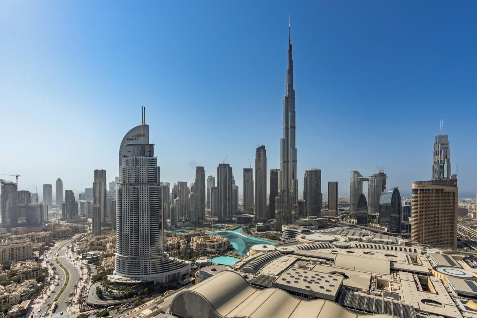 Downtown Dubai s mrakodrapem Burj Khalifa